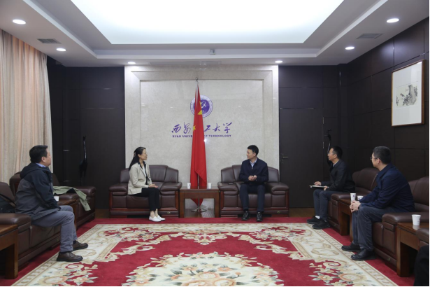 中国教育国际交流研修学院一行来校交流